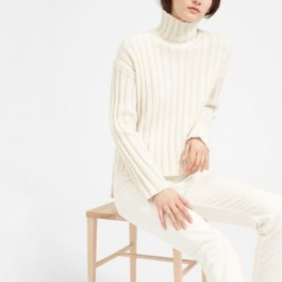 Everlane The Wool-cashmere Rib Oversized Turtleneck in off white - Picture 1 of 2